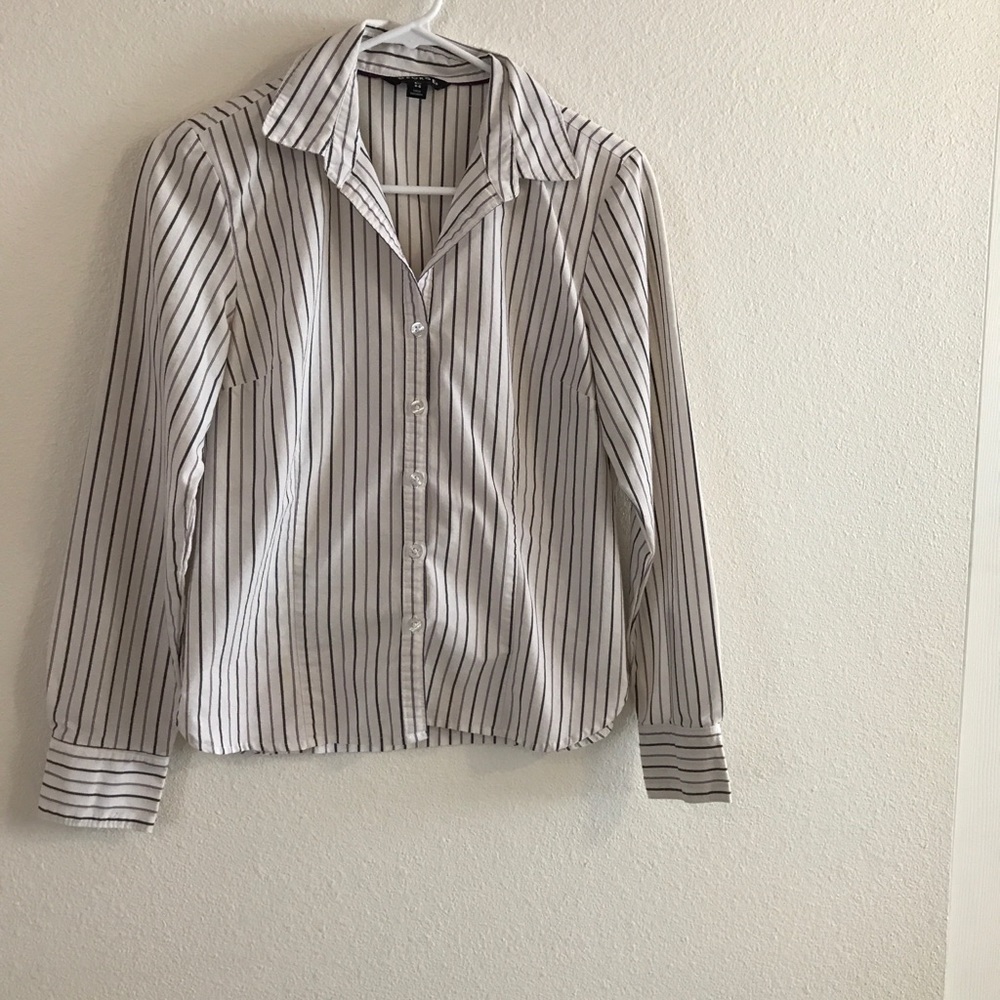 Women’s Button Down Shirt (Small 4/6)